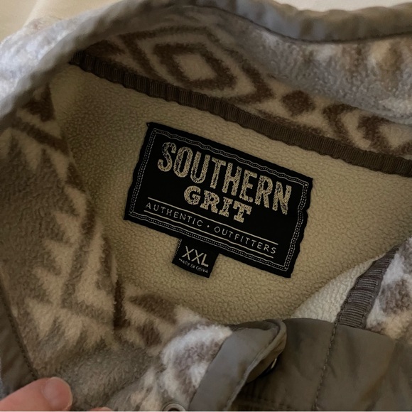 Men's Geometric Patterned Pullover - Picture 3 of 5